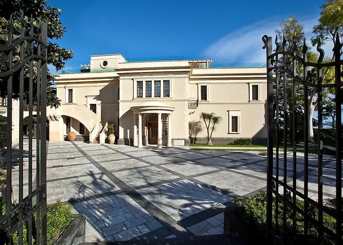 The Ashbee Hotel